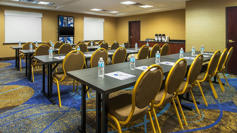 holiday inn express and suites midland loop 250 by ihg