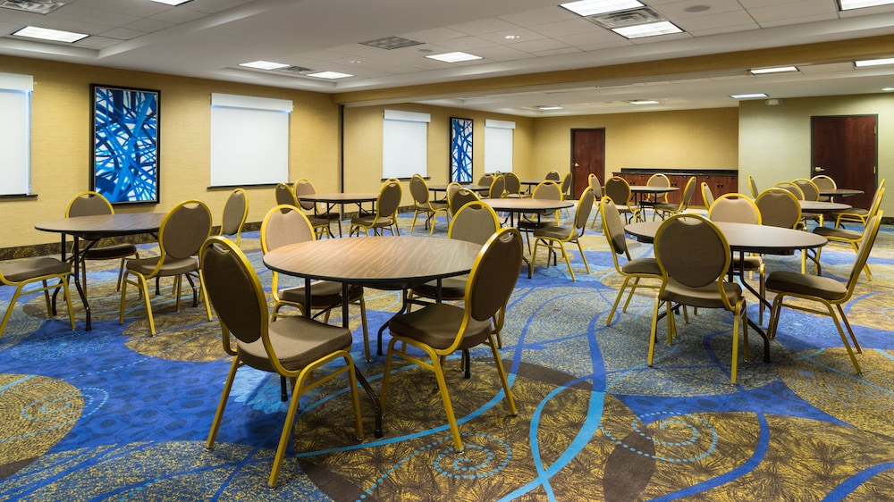 holiday inn express and suites midland loop 250 by ihg