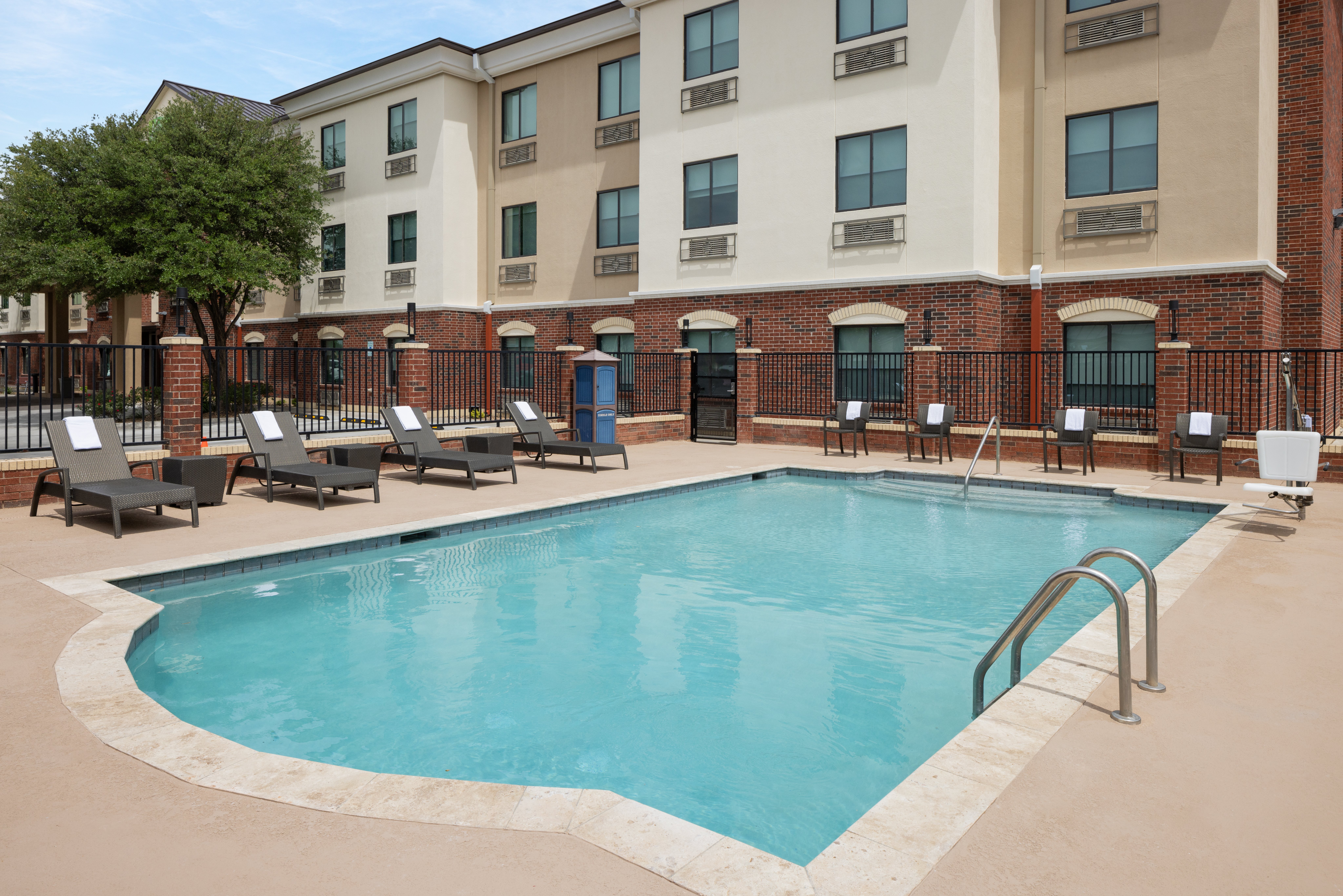 holiday inn express and suites midland loop 250 by ihg