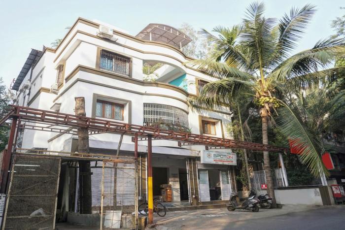 super townhouse the upper room near pune airport