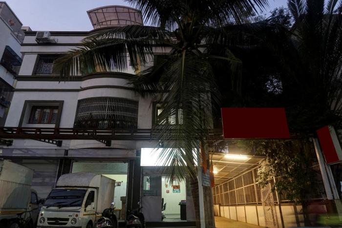 super townhouse the upper room near pune airport