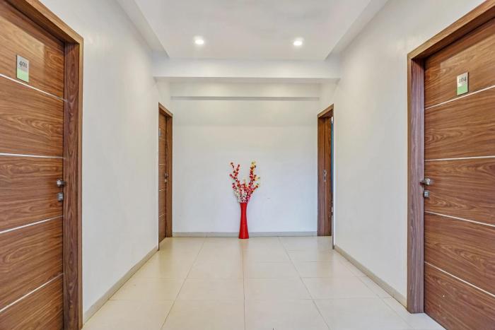 super townhouse the upper room near pune airport