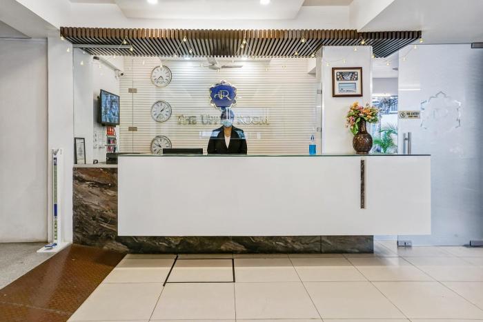 super townhouse the upper room near pune airport