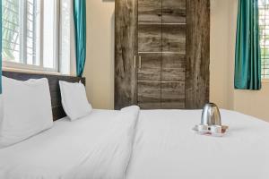 super townhouse the upper room near pune airport