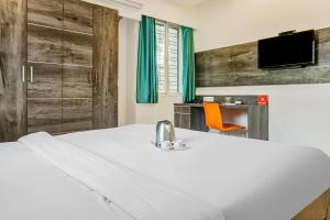 super townhouse the upper room near pune airport