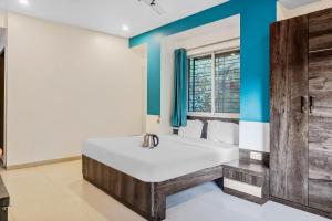 super townhouse the upper room near pune airport
