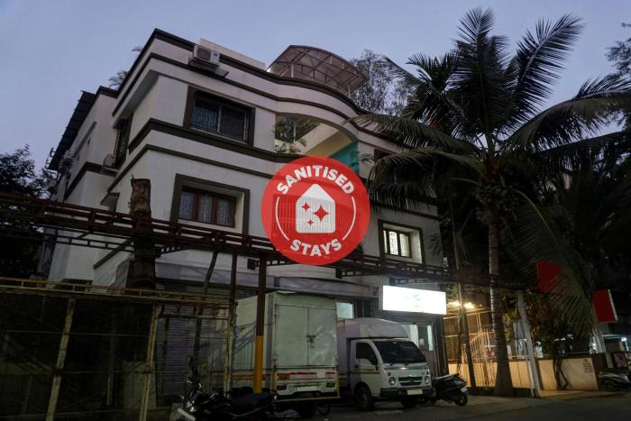 super townhouse the upper room near pune airport