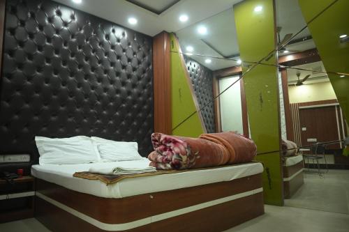 Hotel Raj Darbar,,3 star