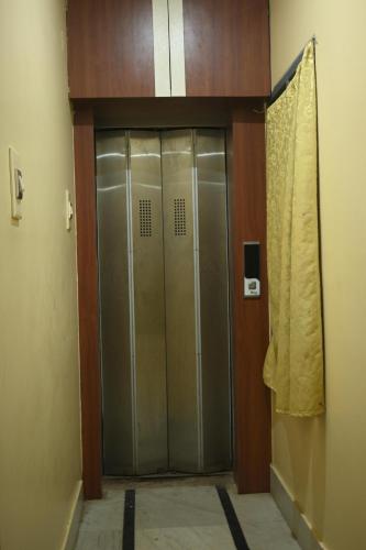 Hotel Raj Darbar,,3 star