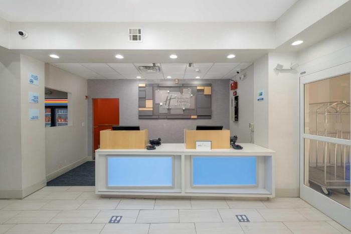 holiday inn express carlsbad by ihg