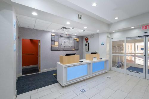holiday inn express carlsbad by ihg