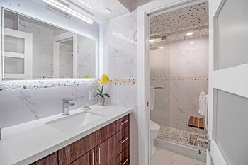 tower 2 suite 3009 qqp 1 bedroom home
