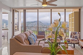 tower 2 suite 3009 qqp 1 bedroom home