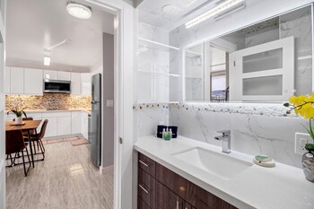 tower 2 suite 3009 qqp 1 bedroom home