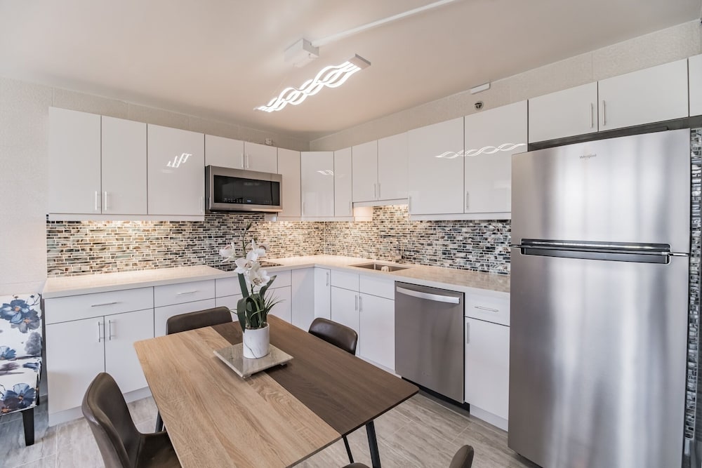 tower 2 suite 3009 qqp 1 bedroom home