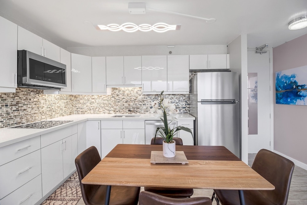 tower 2 suite 3009 qqp 1 bedroom home