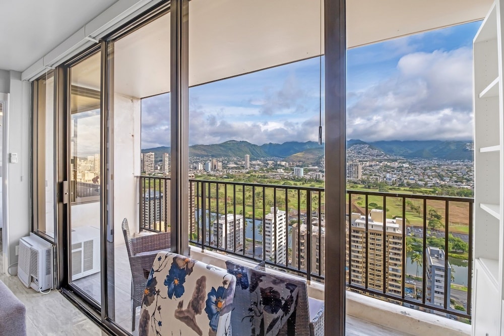 tower 2 suite 3009 qqp 1 bedroom home