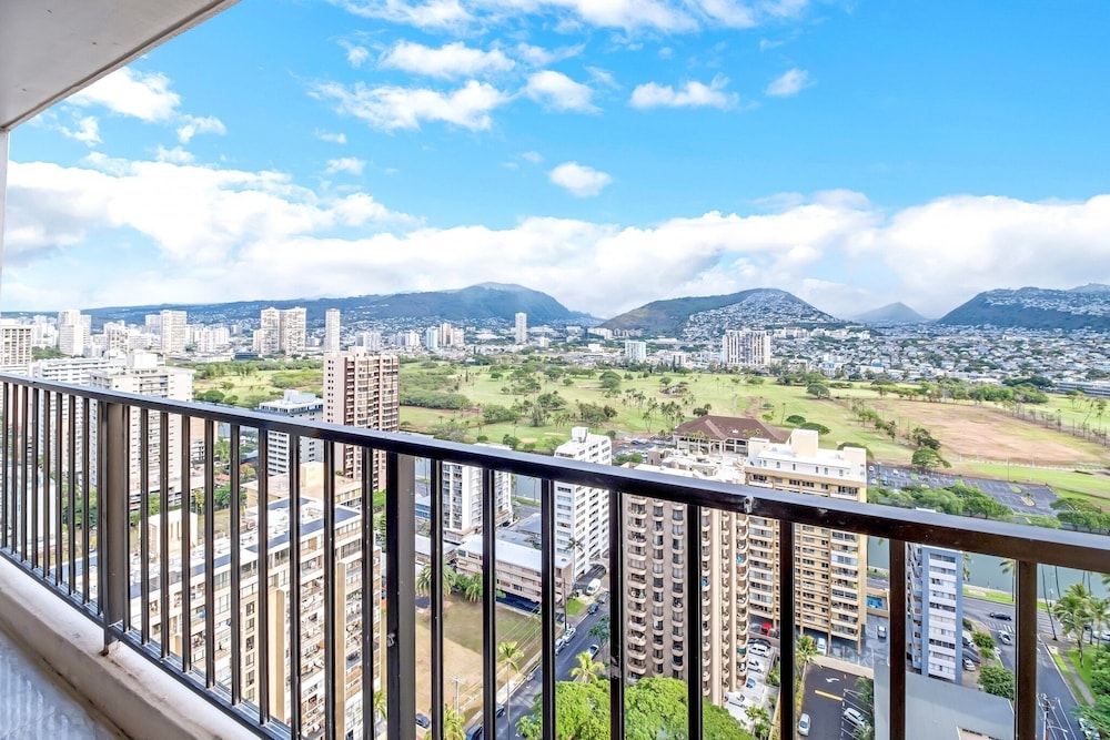 tower 2 suite 3009 qqp 1 bedroom home