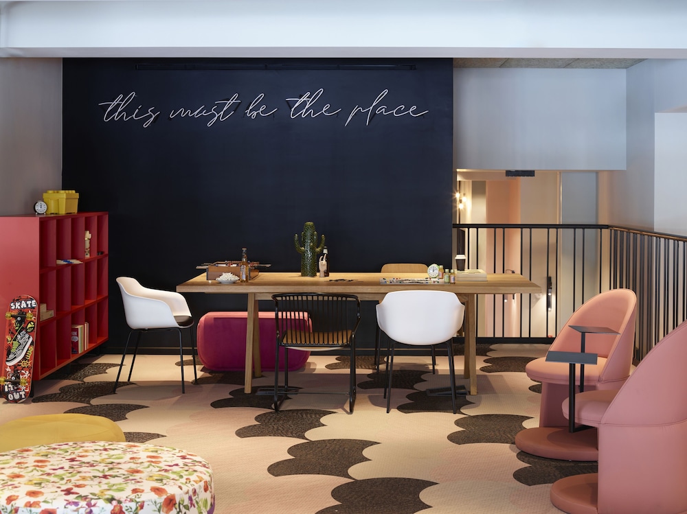 moxy athens city