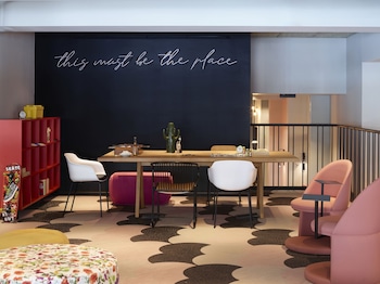 moxy athens city
