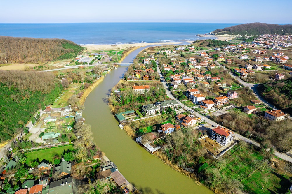 agva pieria luxury hotel