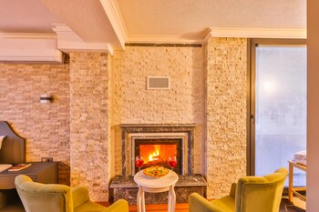 agva pieria luxury hotel