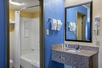 quality inn and suites near six flags east