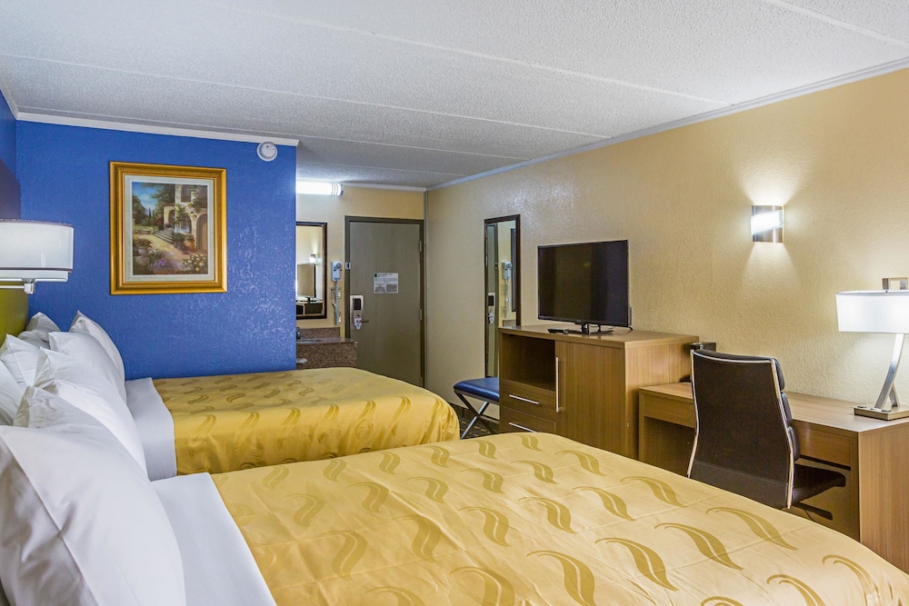 quality inn and suites near six flags east