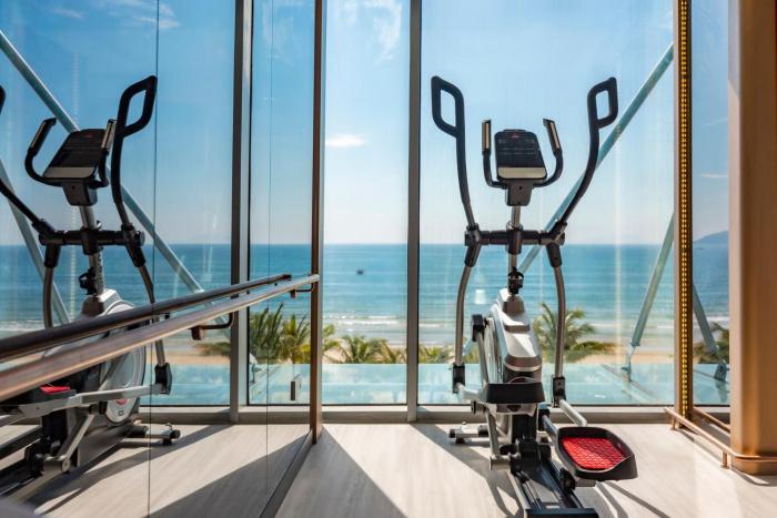 le sands oceanfront danang hotel