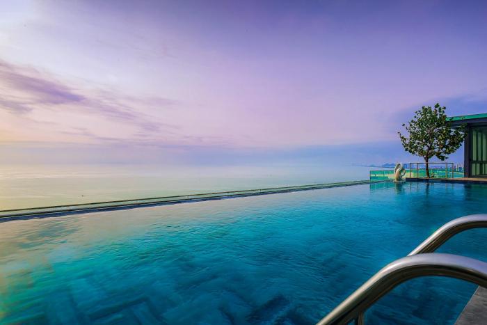 le sands oceanfront danang hotel