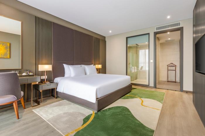 le sands oceanfront danang hotel