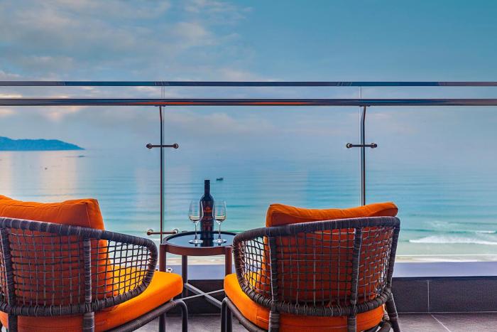 le sands oceanfront danang hotel