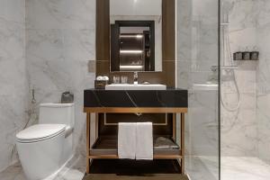 le sands oceanfront danang hotel