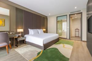 le sands oceanfront danang hotel