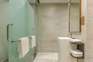 le sands oceanfront danang hotel