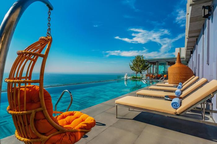 le sands oceanfront danang hotel