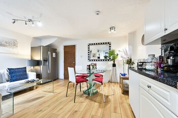 Destination London Docklands,,3 star