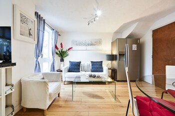 Destination London Docklands,,3 star