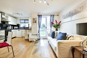 Destination London Docklands,,3 star