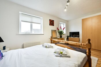 Destination London Docklands,,3 star