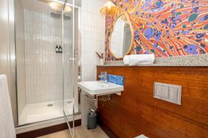 room2 chiswick hometel