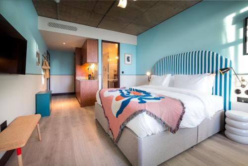 room2 chiswick hometel