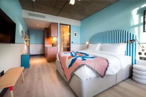 room2 chiswick hometel