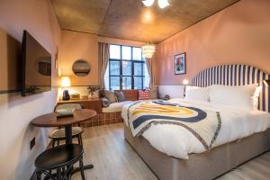 room2 chiswick hometel