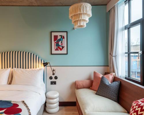 room2 chiswick hometel