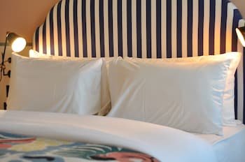 room2 chiswick hometel