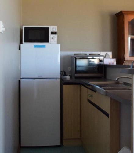 stansbury holiday motel