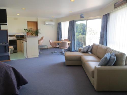 stansbury holiday motel