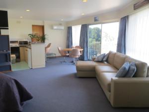 stansbury holiday motel