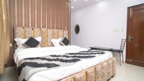 Hotel Gs International Couple Friendly At Delhi University,New Delhi>>Delhi,3 star